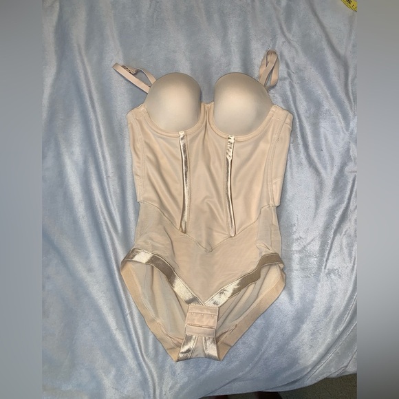 Maidenform 34 B Ultra-Firm Convertible Body Shaper Built-In Underwire Bra latte - Picture 4 of 10